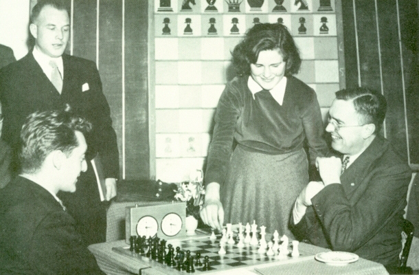 Beverwijk 1952 - The first move by Fietie Euwe