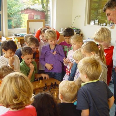 MEC Karel van Delft schaakles met schoolklas