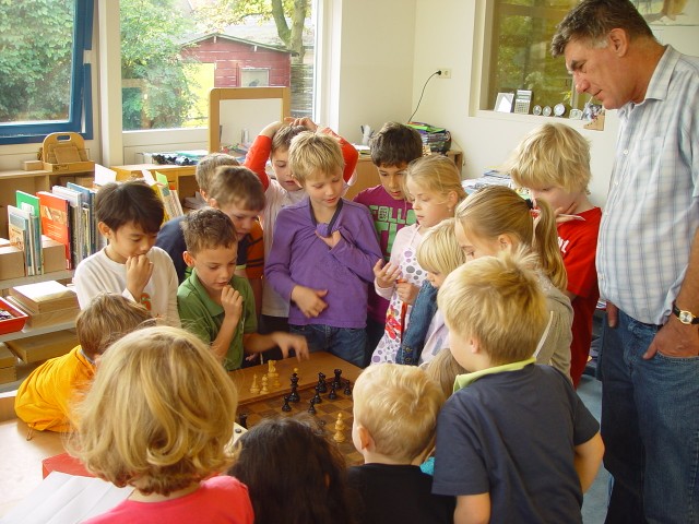 MEC Karel van Delft schaakles met schoolklas